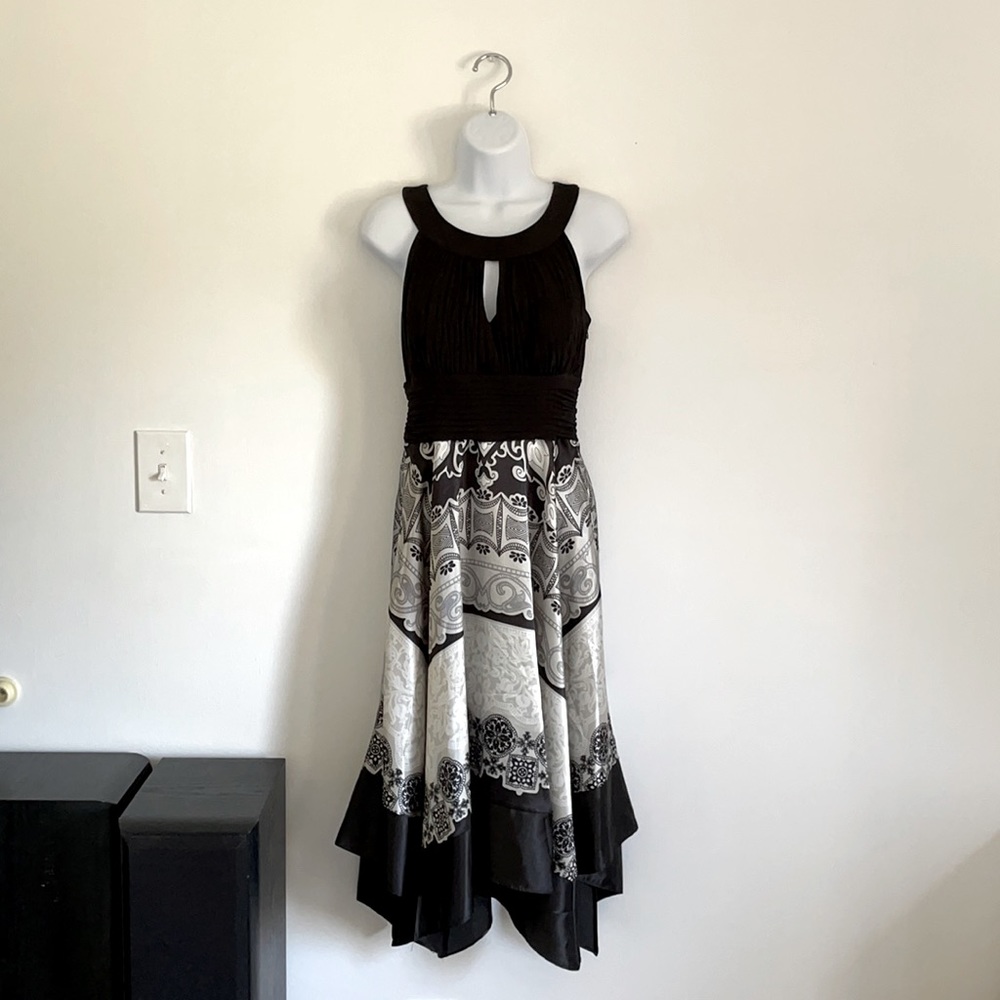 Signature By Sangria 6 Sleeveless Dress